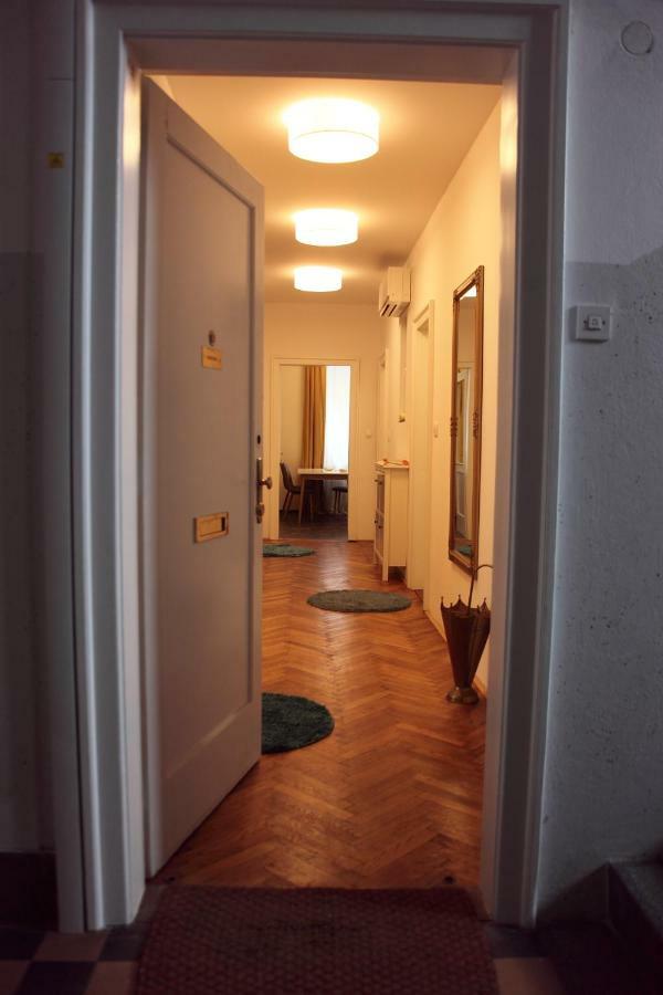 Writer'S Place Hotel ลูบลิยานา ภายนอก รูปภาพ